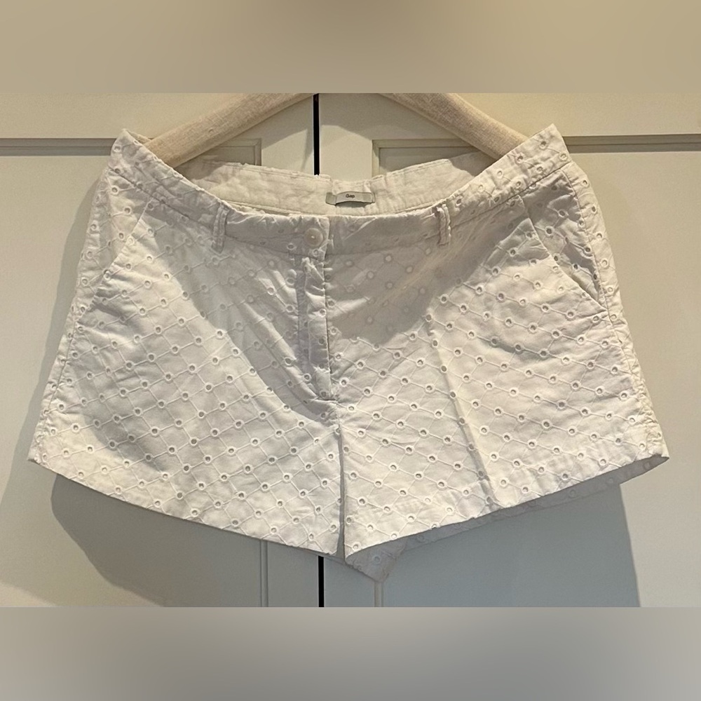 Pretty Gap Summer Shorts in Optic White Eyelet - Women’s Size 12R